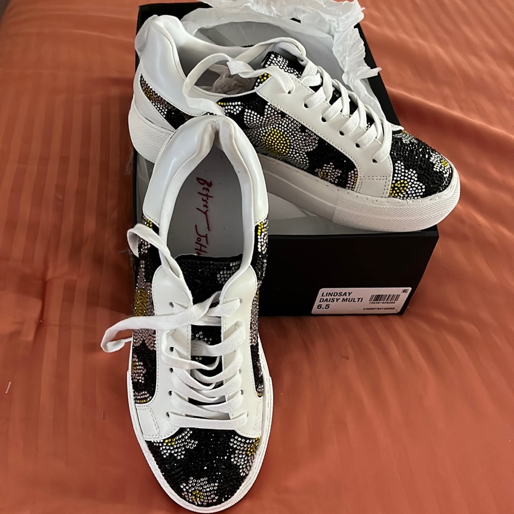 Brand new in box rhinestone daisy sneakers